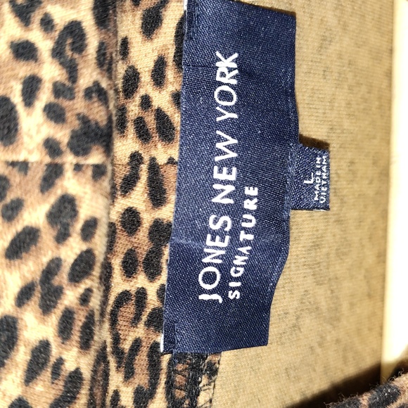 💲5 for$15💲 Women's Lightweight Cheetah Print mock neck LS sweater size L - Picture 2 of 3